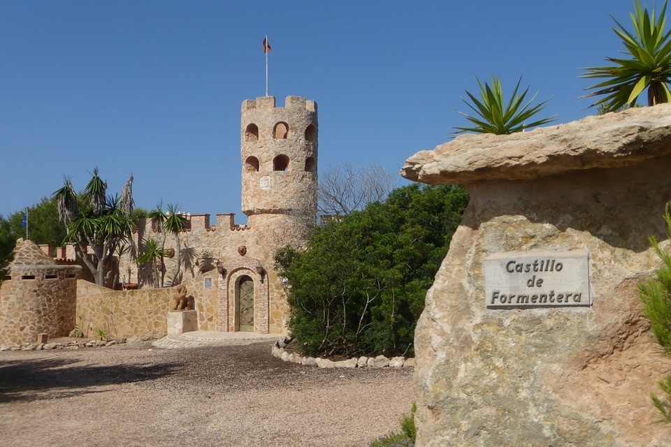 espana baleares formentera castillo
